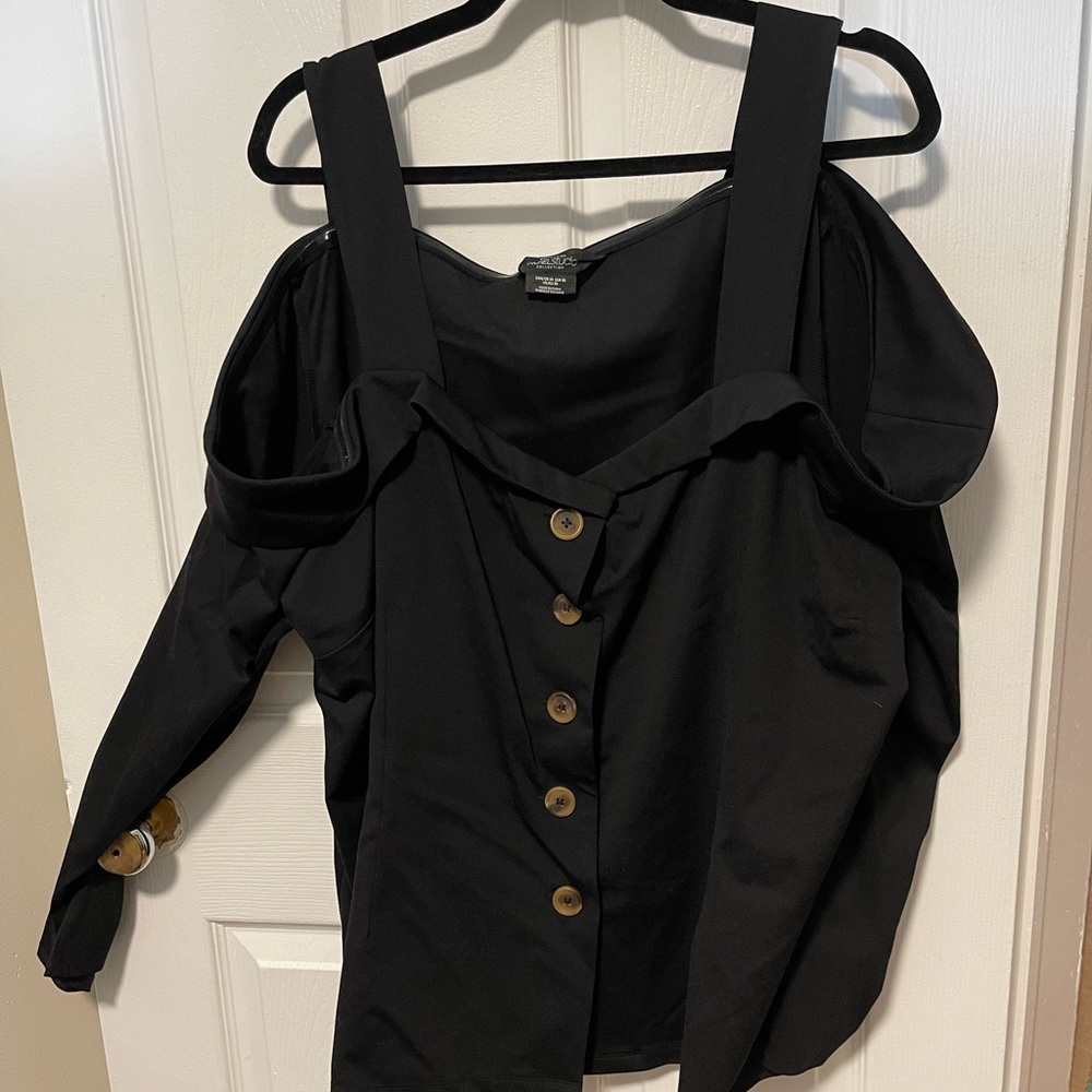 Micheal Studio Cold Shoulder 4X top